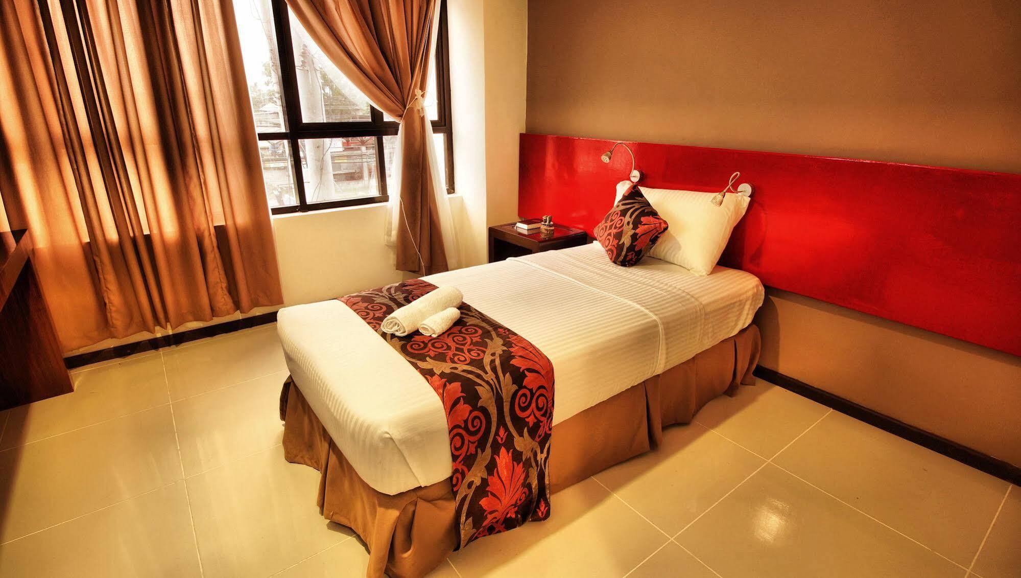 Big Daddy Hotel And Convention Center Butuan City Exteriör bild