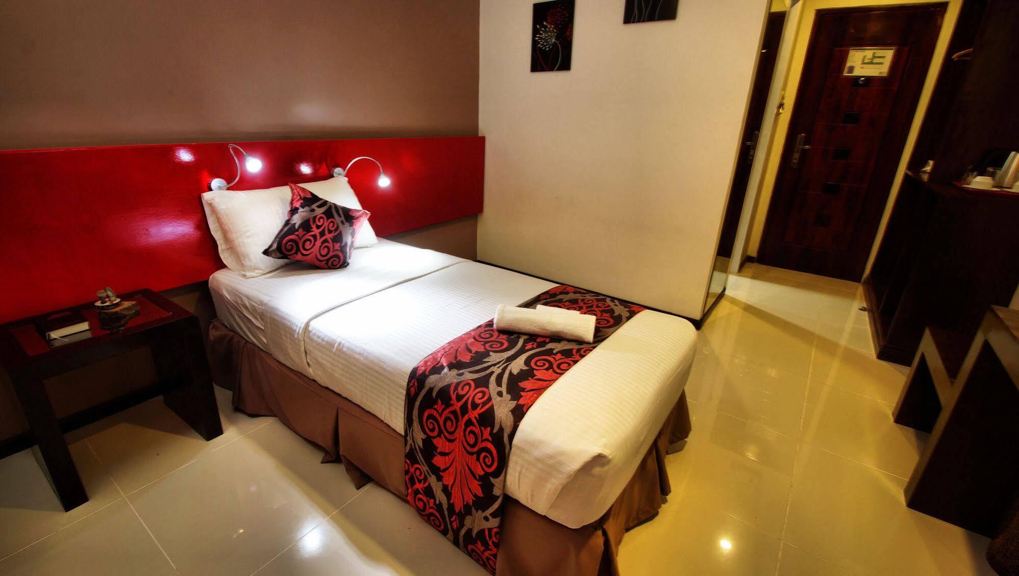 Big Daddy Hotel And Convention Center Butuan City Exteriör bild